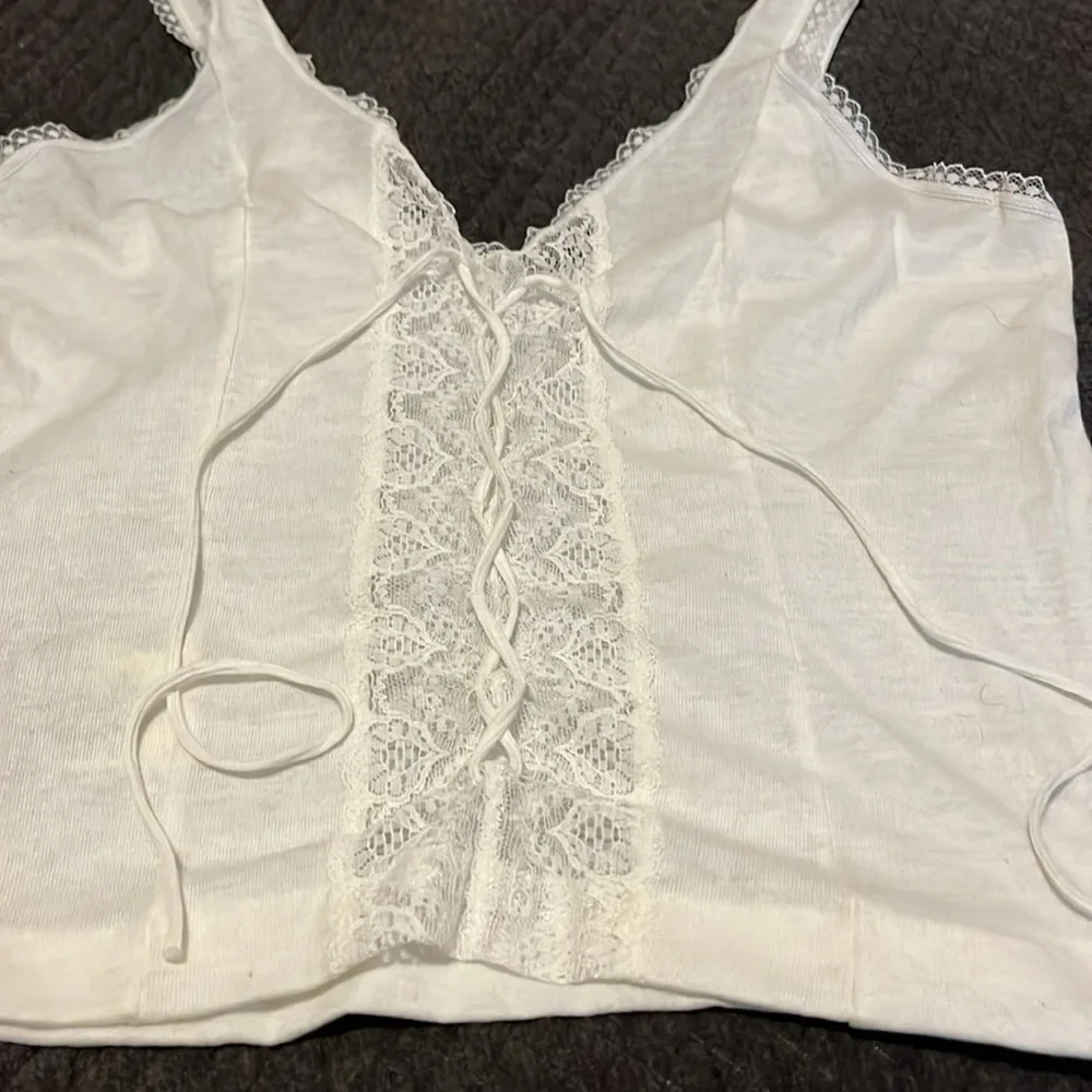 Vintage Elegant White Lace Trimmed Women's Top - Picture 8 of 9